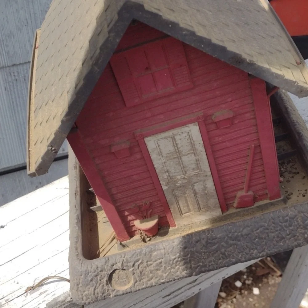 Rustic Red Bird House /Feeder - Picture 4 of 5